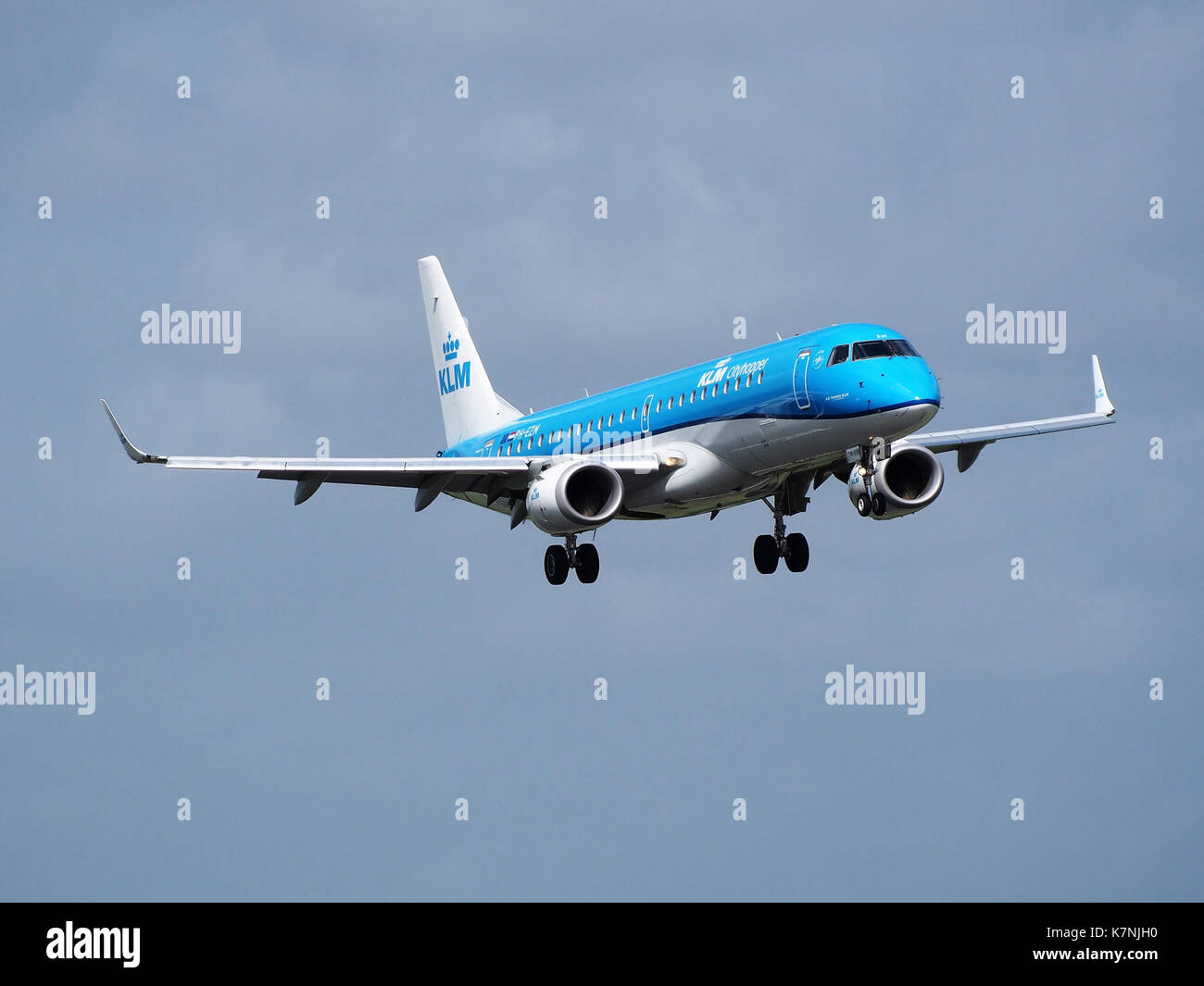 PH-EZM KLM Cityhopper Embraer ERJ-190STD (ERJ-190-100) landing at Schiphol (EHAM-AMS) runway 18R pic1 Stock Photo