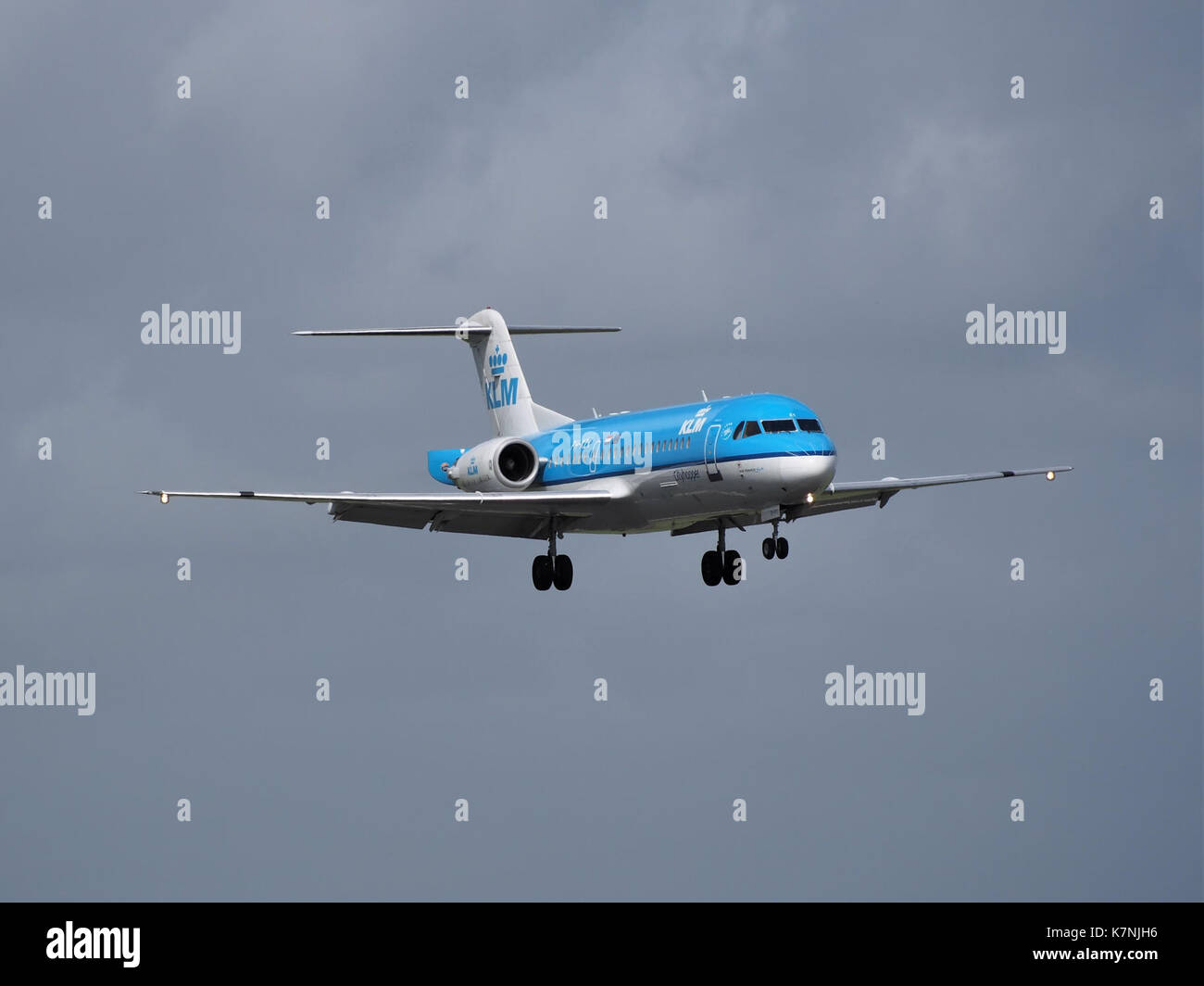 PH-KZK KLM Cityhopper Fokker F70 landing at Schiphol (EHAM-AMS) runway 18R pic1 Stock Photo