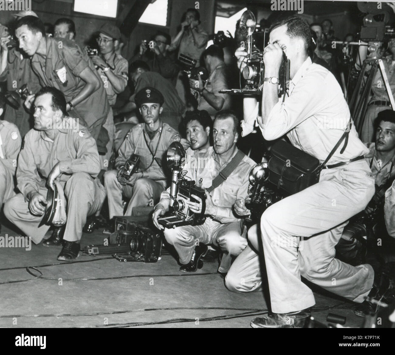 July 23., 1953 - UN correspondents at the armistice building, Panmunjom, Korea. Stock Photo