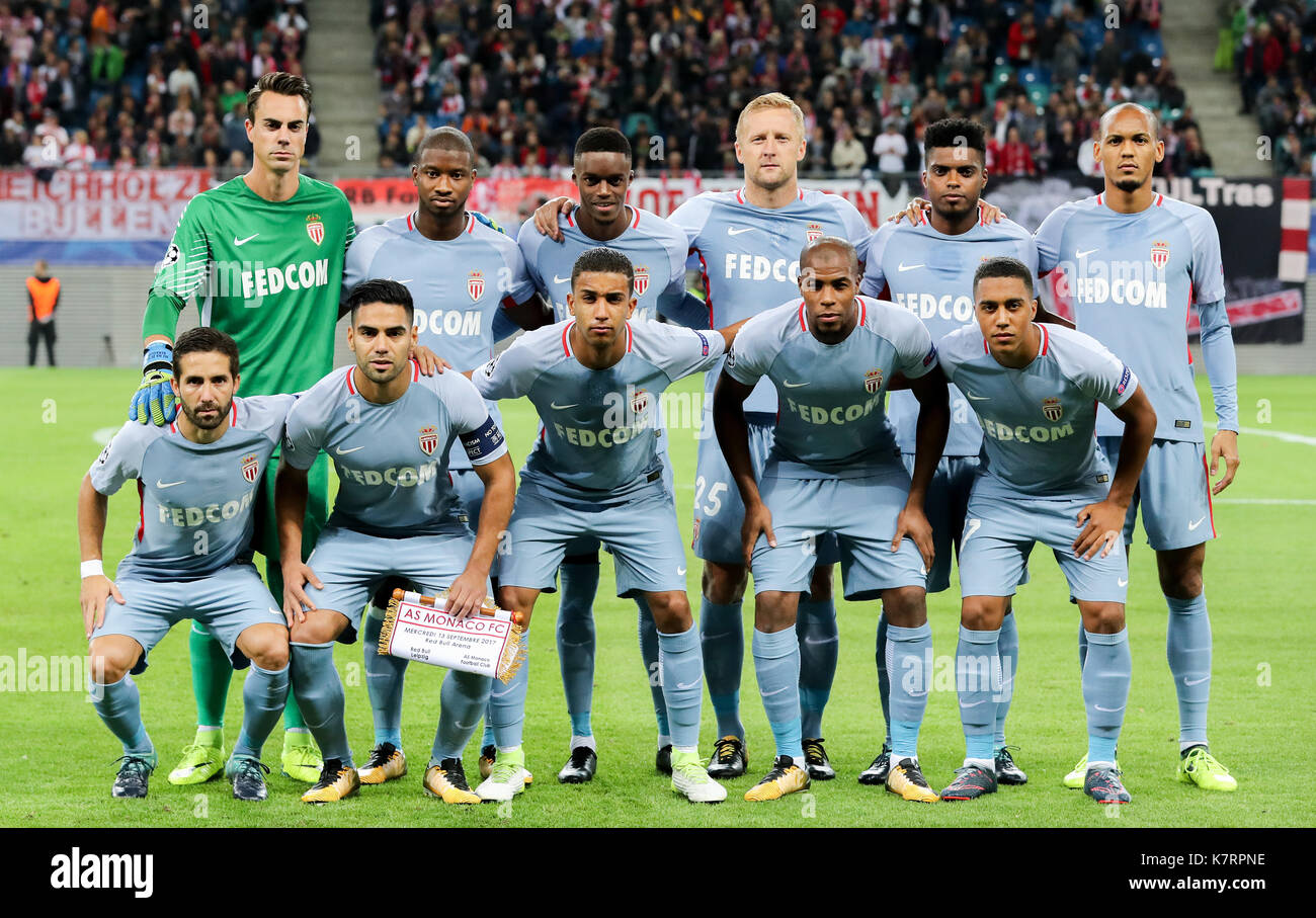 Monaco's squad poses for a group picture, including (front row L-R) Joao Moutinho, Falcao, Jorge, Djibril Sidibe, Youri Tielemans; (second row L-R) goalkeeper Diego Benaglio, Almamy Toure, Adama Diakhaby, Kamil Glik, Jemerson and Fabinho prior to the UEFA Champions League group phase soccer match between RB Leipzig and AS Monaco FC in the Red Bull Arena in Leipzig, Germany, 13 September 2017. Photo: Jan Woitas/dpa-Zentralbild/dpa Stock Photo