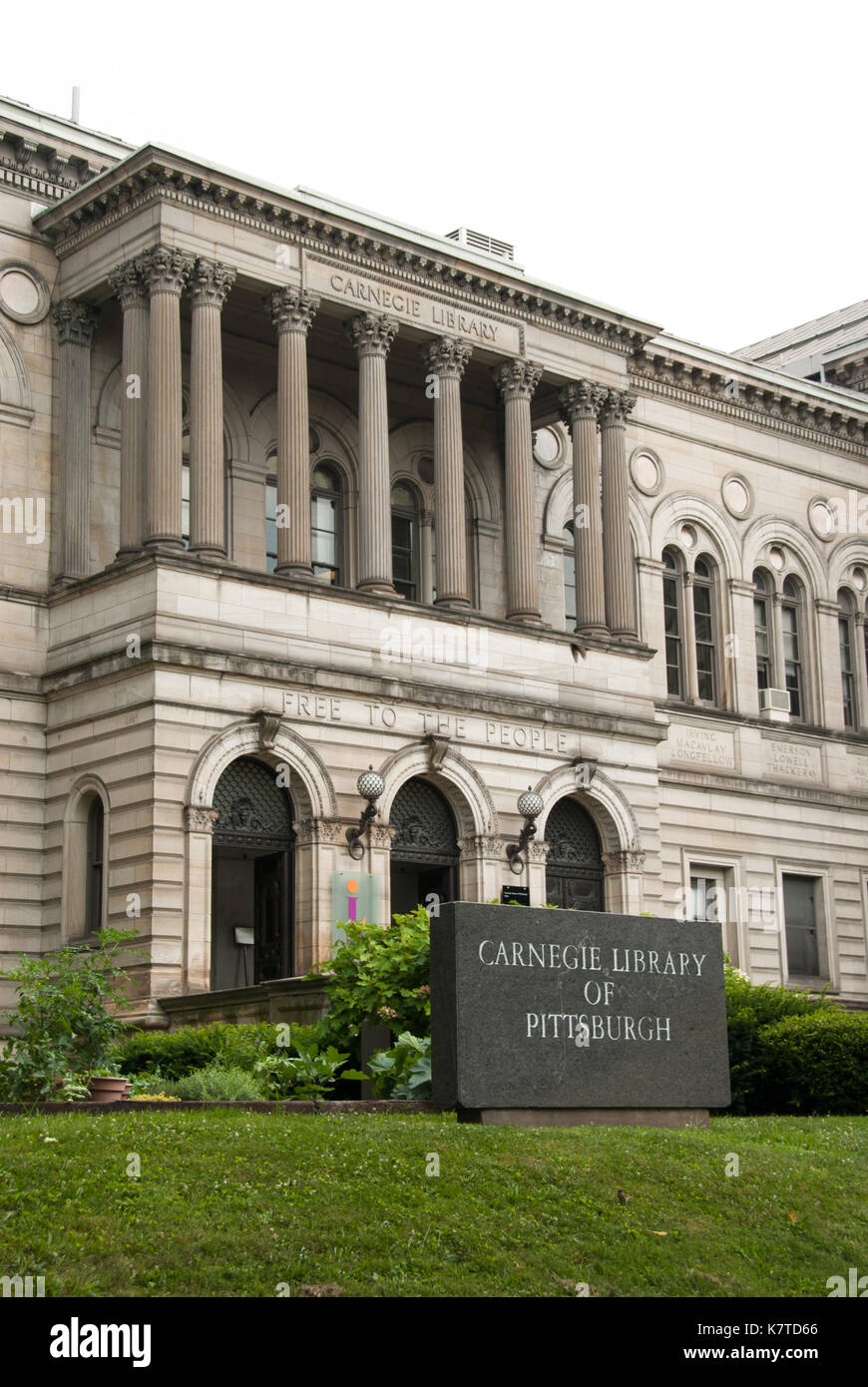 The entrance to the main branch of the Carnegie Library of Pittsburgh, Pittsburgh, Pennsylvania, USA Stock Photo
