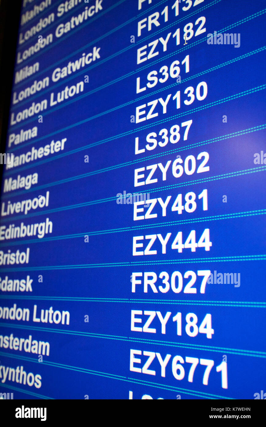 airport flight information screen showing destinations low cost airline codes for easyjet ryanair and jet2 Stock Photo