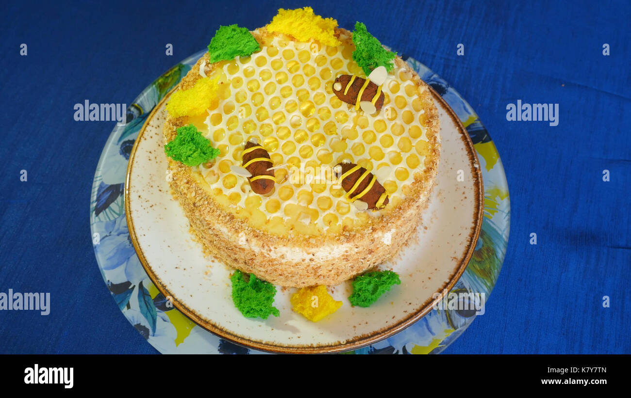 Medovik RUSSIAN HONEY CAKE Recipe ( медового торта ) - YouTube