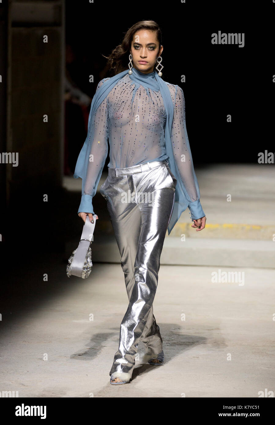 Models on the catwalk during the TOPSHOP London Fashion Week SS18 Stock  Photo - Alamy