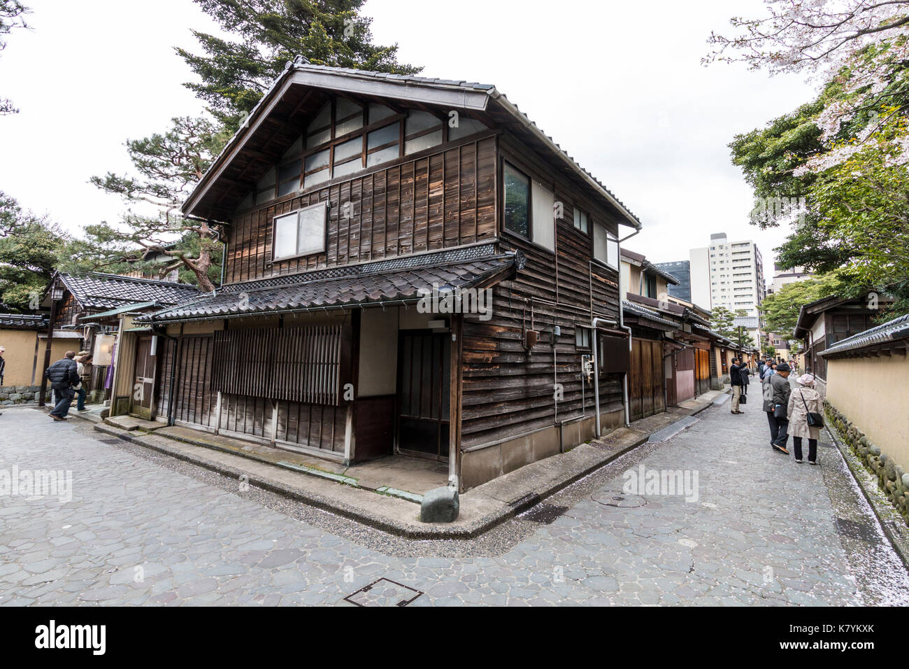 Japan, Kanazawa, Buke Yashiki tourist Districk, Naga-machi. Traditionall Japanese wooden house, corner view, with people walking. Stock Photo