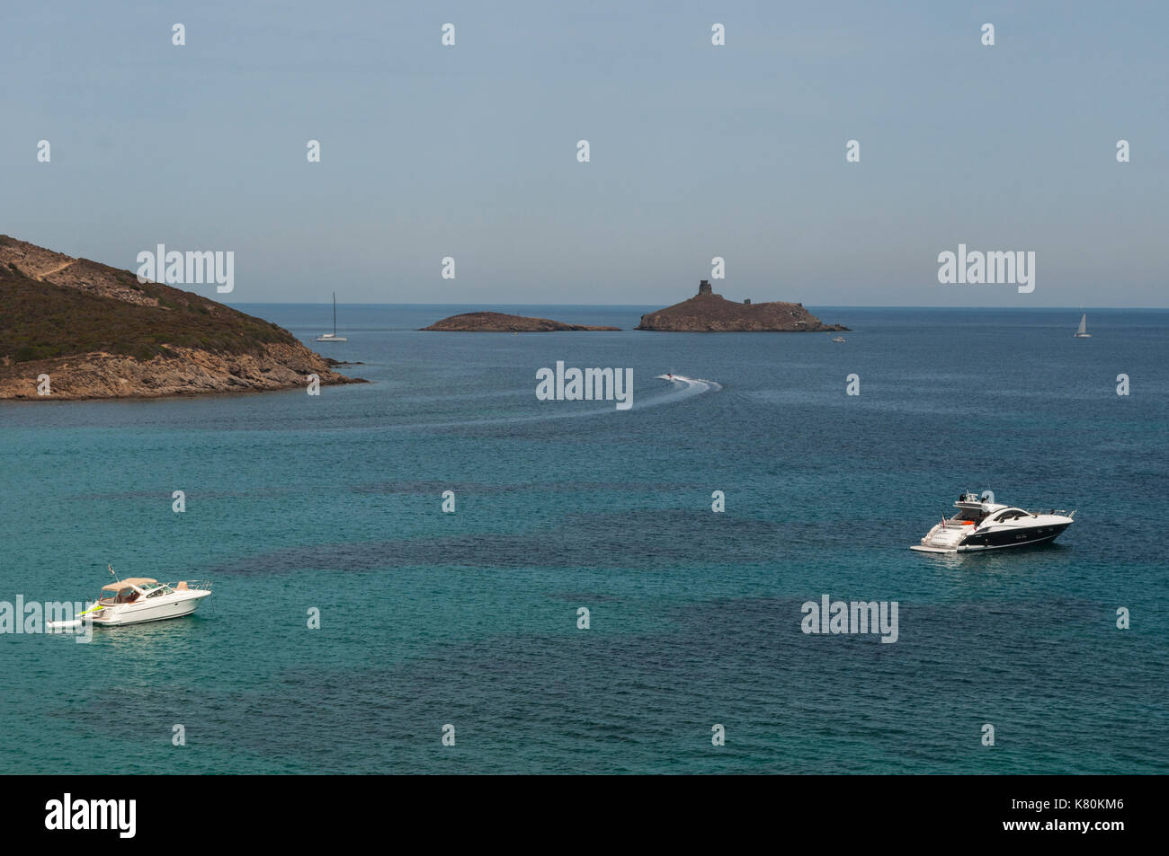 Corsica, Cap Corse: speedboats in the Mediterranean Sea with view of the nature reserve of les Iles Finocchiarola (A Terra, Mezzana and Finocchiarola) Stock Photo