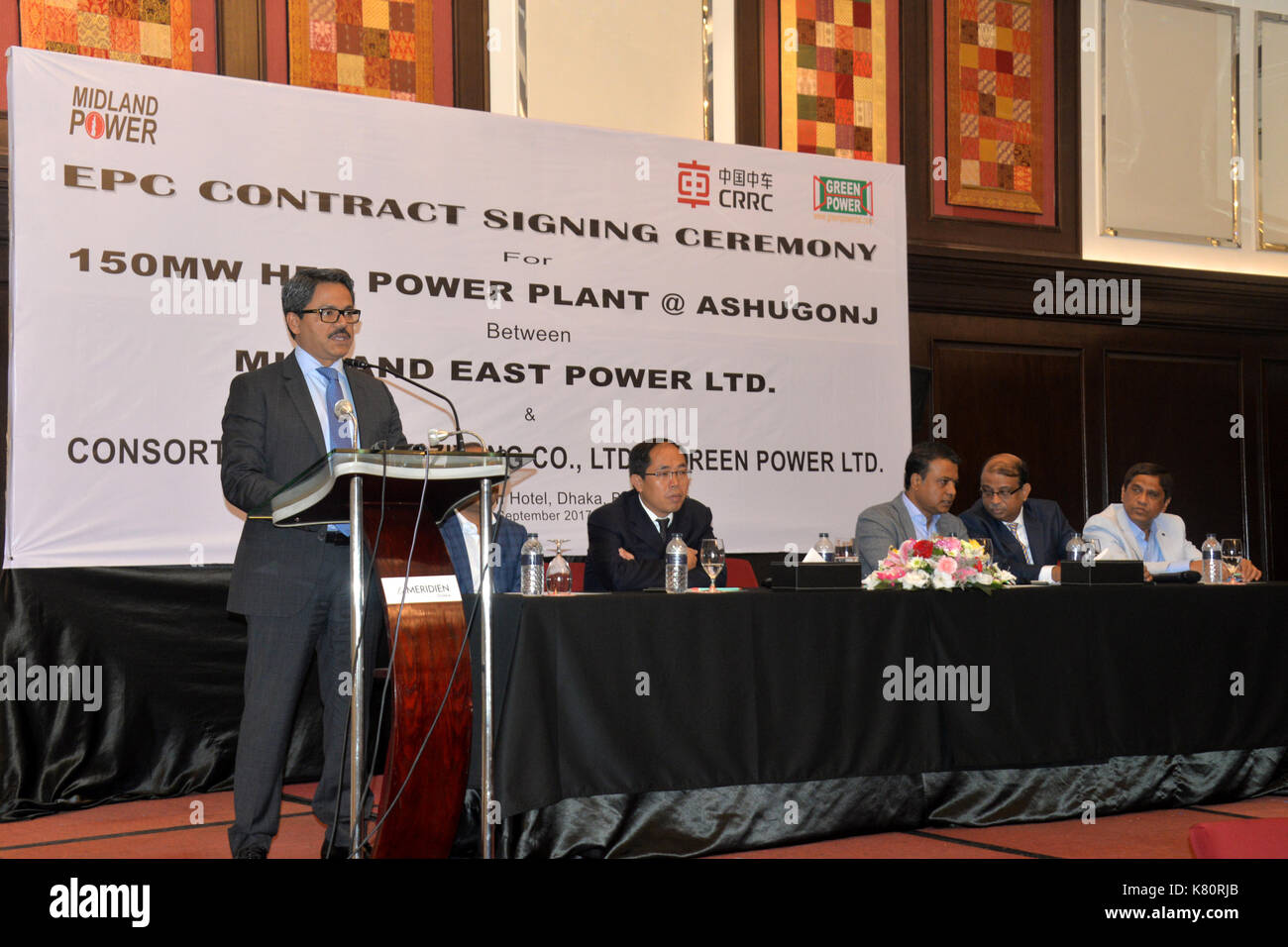 Dhaka, Bangladesh. 17th Sep, 2017. Bangladeshi State Minister for Foreign Affairs Md Shahriar Alam (1st L) speaks at the agreement signing ceremony in Dhaka, Bangladesh, Sept. 17, 2017. A Chinese and Bangladeshi consortium company will build a 150 MW power plant for a leading local private firm in the country's northeastern region. Credit: Salim Reza/Xinhua/Alamy Live News Stock Photo