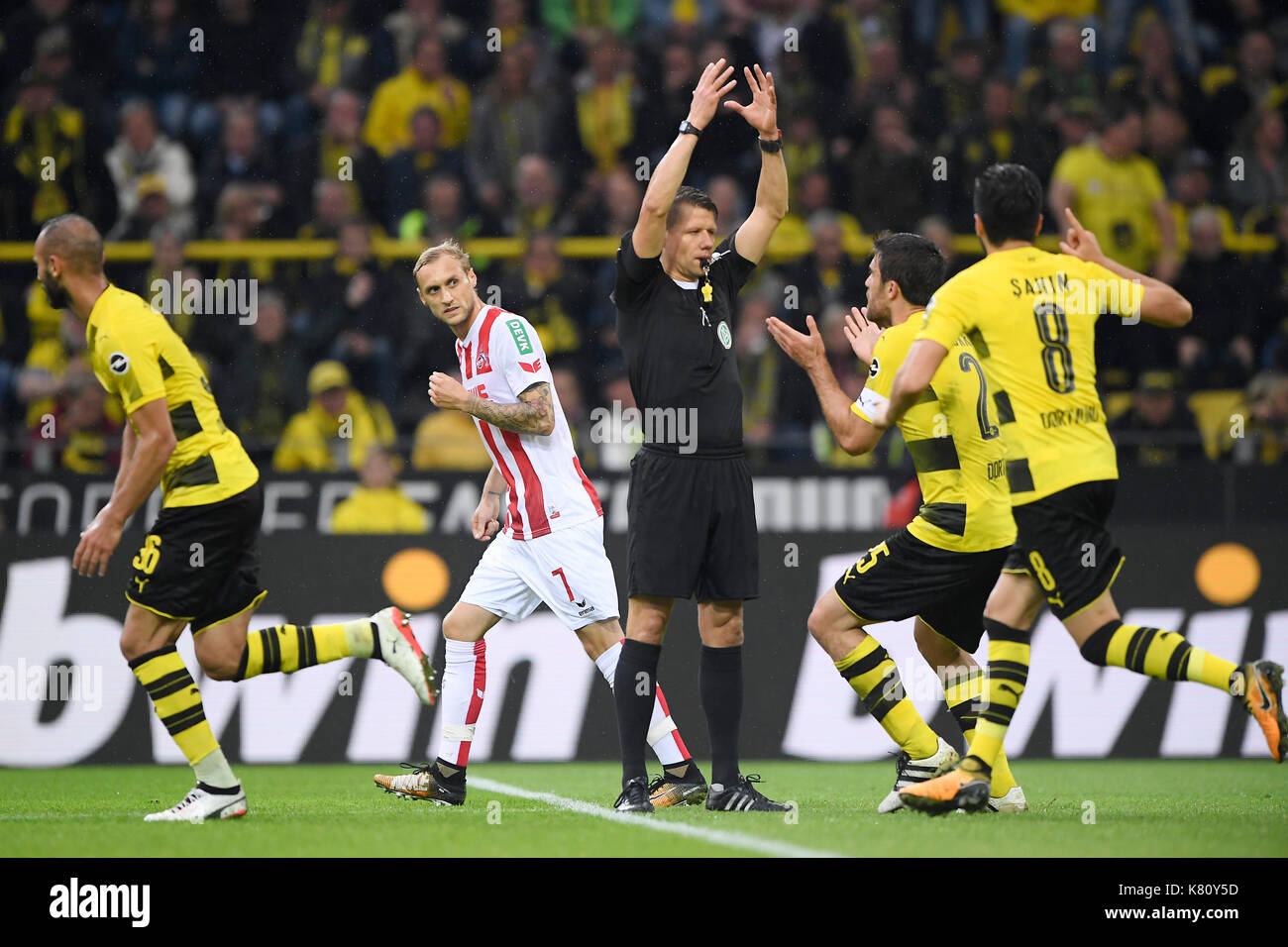 Dortmund, Deutschland. 17th Sep, 2017. Schiedsrichter Patrick Ittrich ...