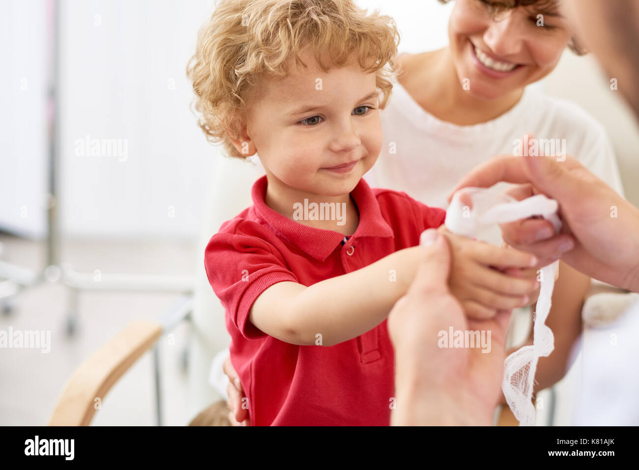 Finger child bandage hi-res stock photography and images - Alamy