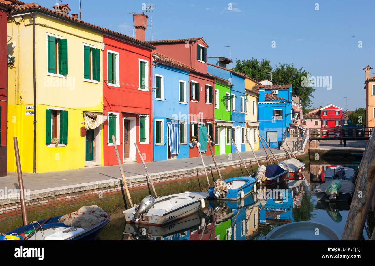 Reflected houses in the canal hi-res stock photography and images - Alamy