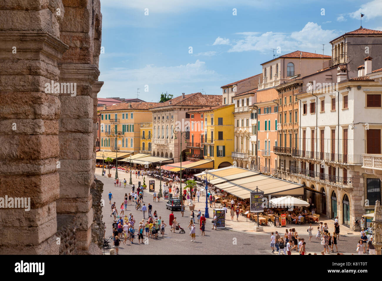 https://c8.alamy.com/comp/K81T0T/view-from-the-roman-arena-aphitheatre-onto-piazza-bra-in-verona-italy-K81T0T.jpg