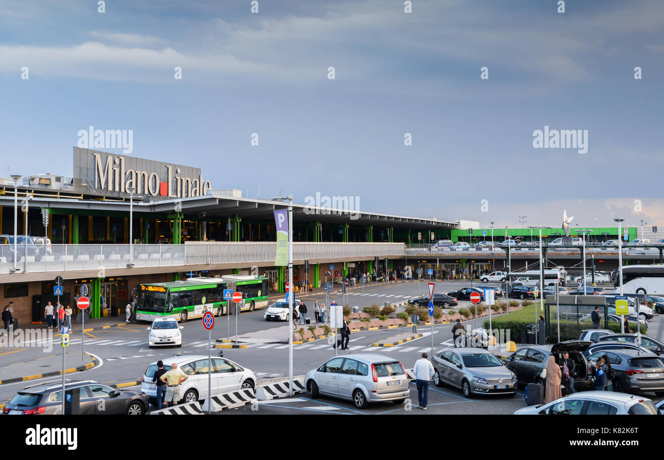 Entrance to Milan Linate, which services short and medium-range destinations in Europe and is Alitalia's hub Stock Photo