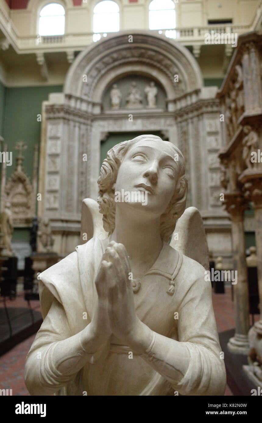 Praying angel statue hires stock photography and images Alamy