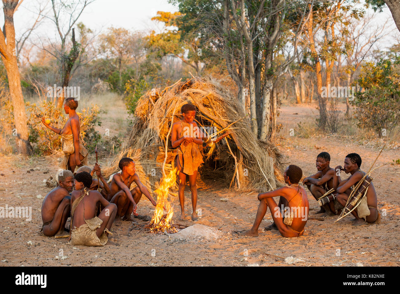 Gathering around the fire hires stock photography and images Alamy