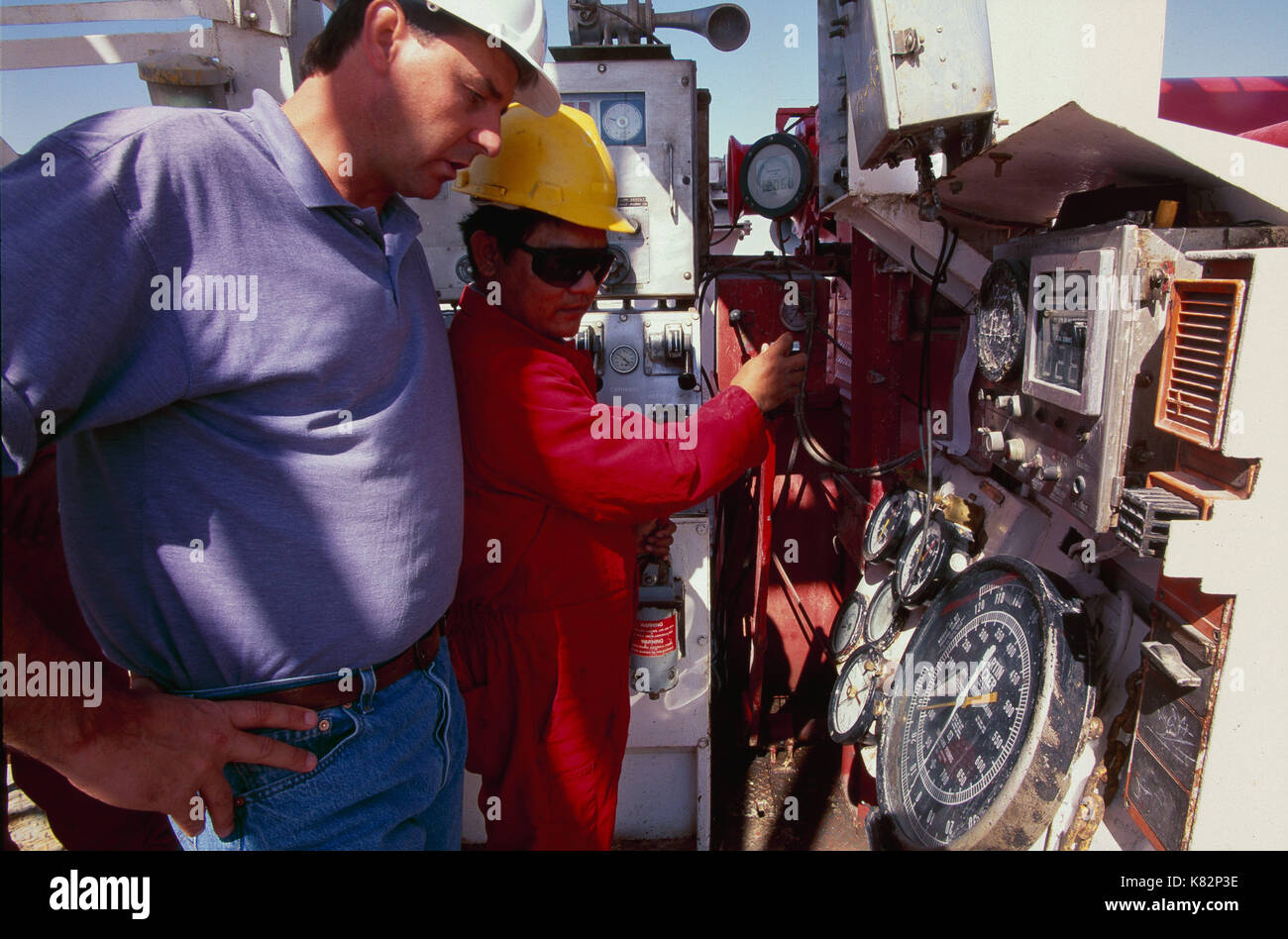 Drilling for oil in the Saudi desert near Abqaiq, by the Arabian Drilling Company, contracted by Saudi Aramco, the worlds largest oil producer. Stock Photo