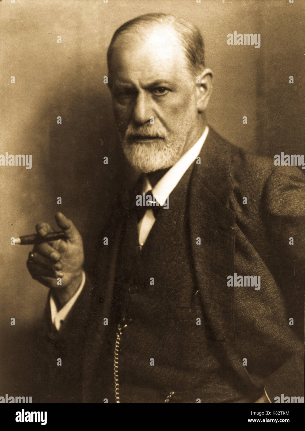 Sigmund freud portrait hi-res stock photography and images - Alamy