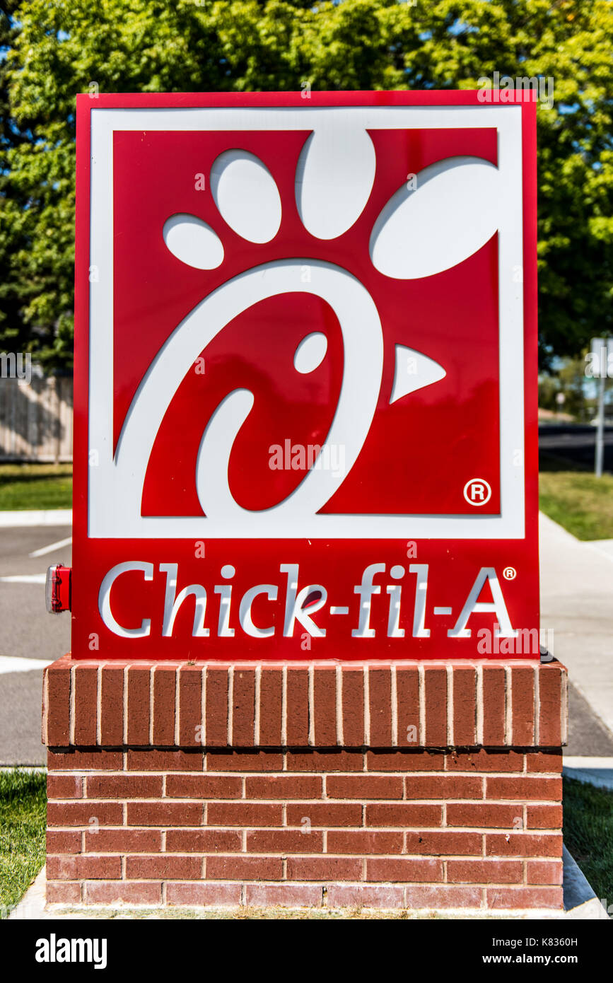 Madison, WI - 13 September 2017: Chick fil A sign on the side of a street  letting customers know where the food is at Stock Photo - Alamy
