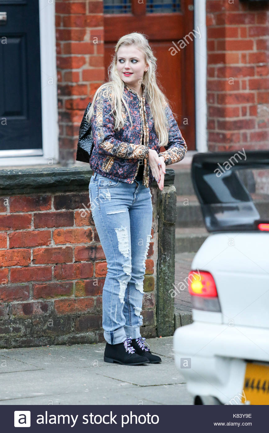 Bethany Platt - Lucy Fallon. Coronation Street shoot scenes in Monton ...