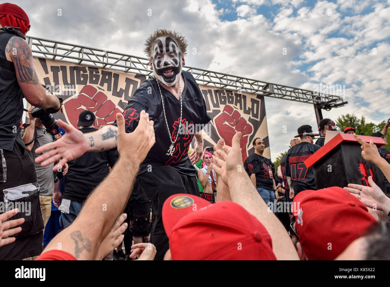 Violent shake hires stock photography and images Alamy