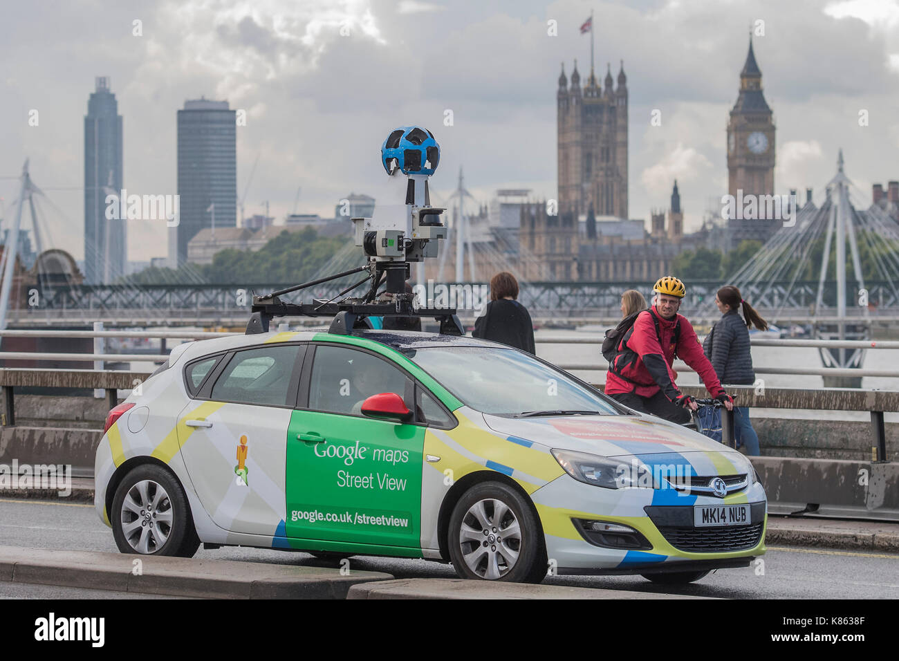 London, UK. 18th Sep, 2017. A Google street view mapping car passes over Waterloo bridge on its mission to supply footage for Google maps. London 18 Sep 2017 Credit: Guy Bell/Alamy Live News Stock Photo