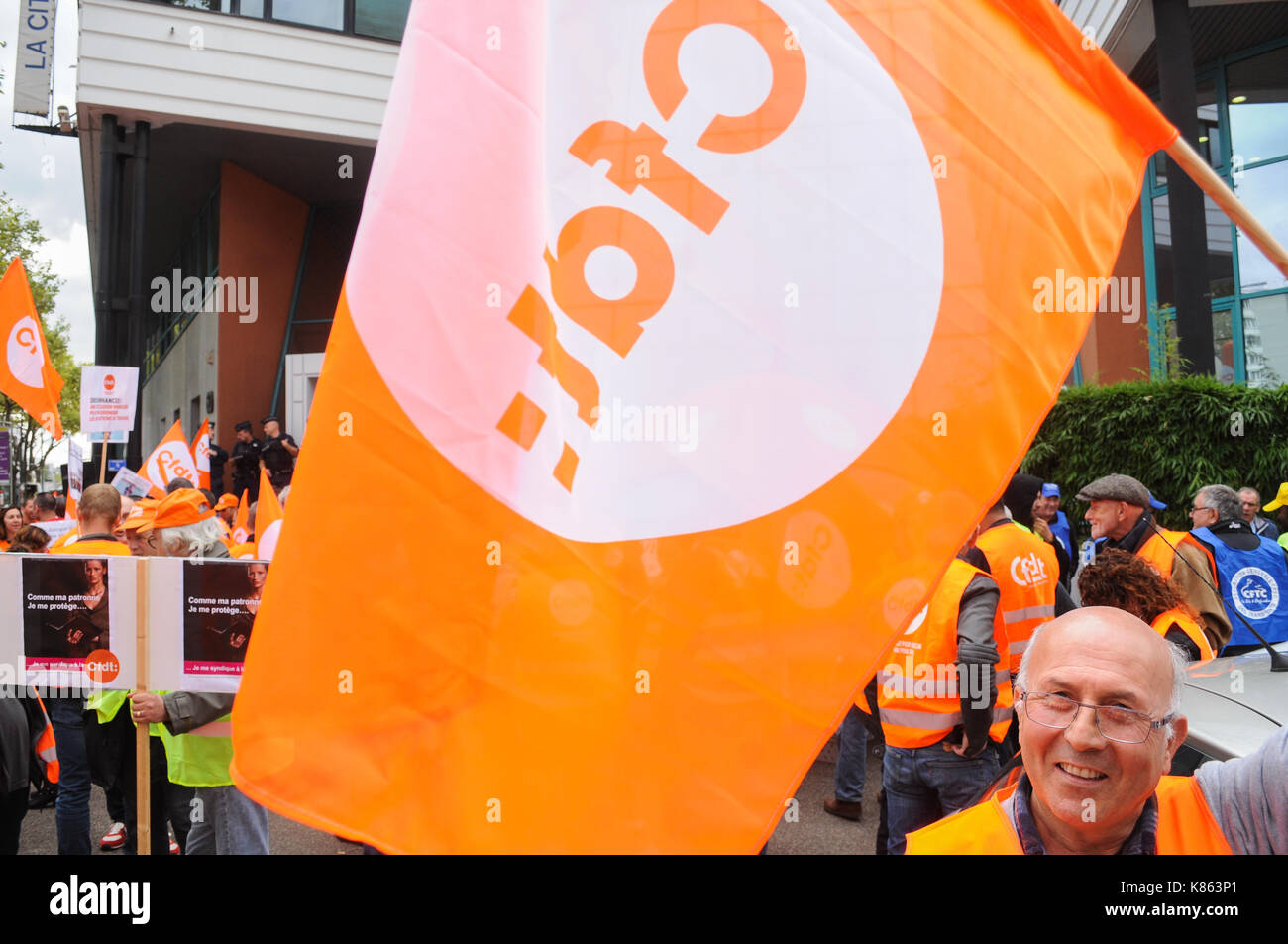 LYON, FRANCE, SEPTEMBER 18, 2017 : Members of CFDT and CFTC trade unions, mostly from the Transports section, stand in front of the MEDEF headquarter in Lyon (South-Eastern France) on September 18, 2017 to protest against government policy and especially ordonancies on Labour Law. Credit: Serge Mouraret/Alamy Live News Stock Photo