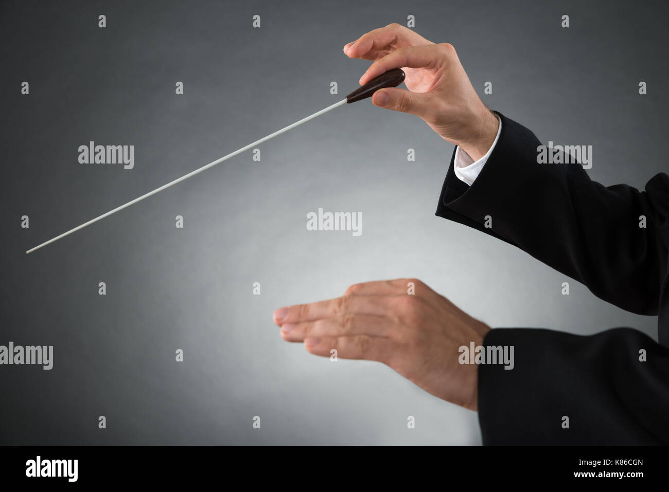 Orchestra conductor hands hi-res stock photography and images - Alamy