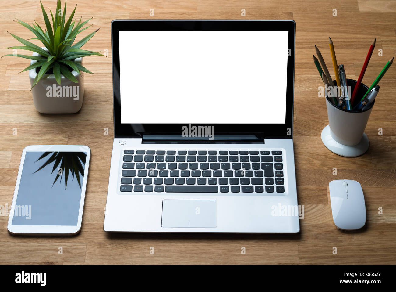 Office desk plant hi-res stock photography and images - Alamy