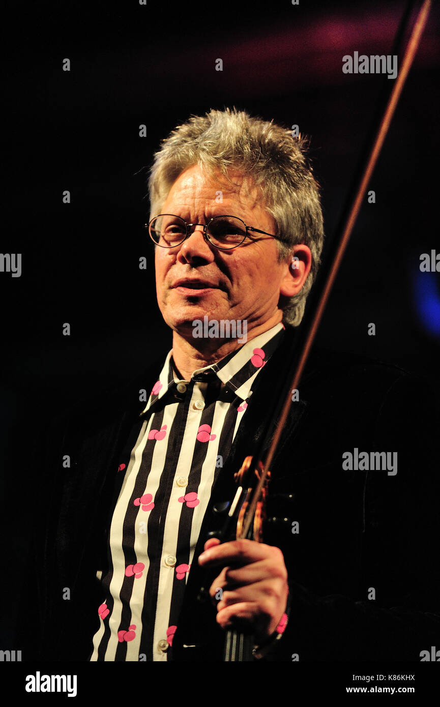 Kronos Quartet, David Harrington - violin, John Sherba - violin, Hank Dutt  - viola Stock Photo - Alamy
