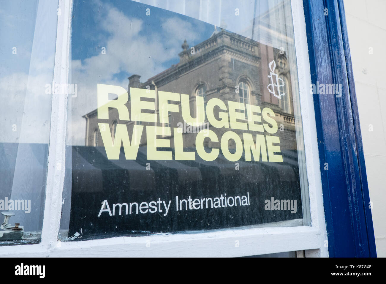 Refugees,welcome,poster,published,by,Amnesty International,displayed,in,window,of,house,in,centre,of,Aberystwyth,Mid,West,Wales,Welsh,immigration,UK, Stock Photo