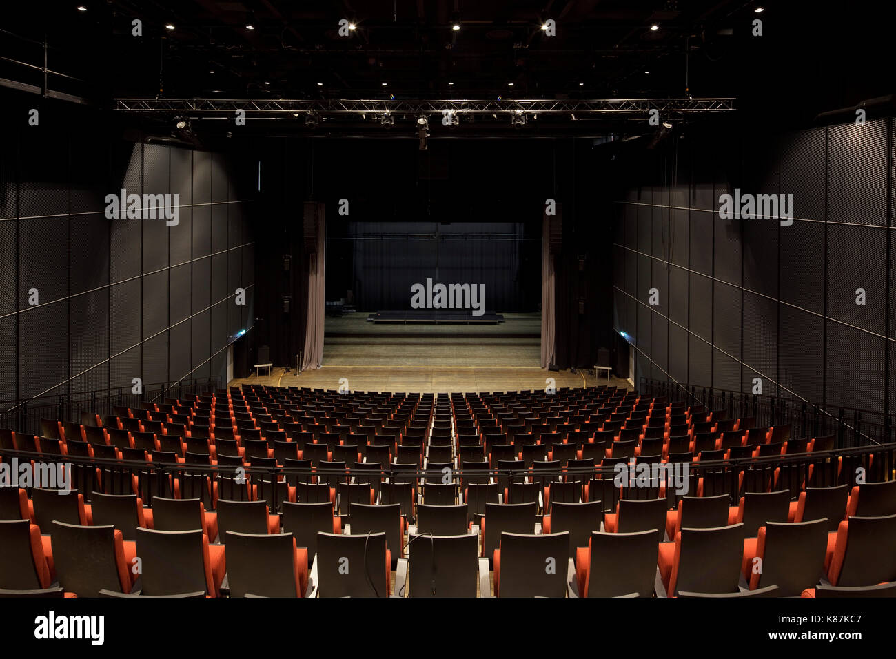 Theatre auditorium and stage seen from rear of seating area. Krona Knowledge & Cultural Centre, Kongsberg, Norway. Architect: mecanoo + Code Arkitektu Stock Photo