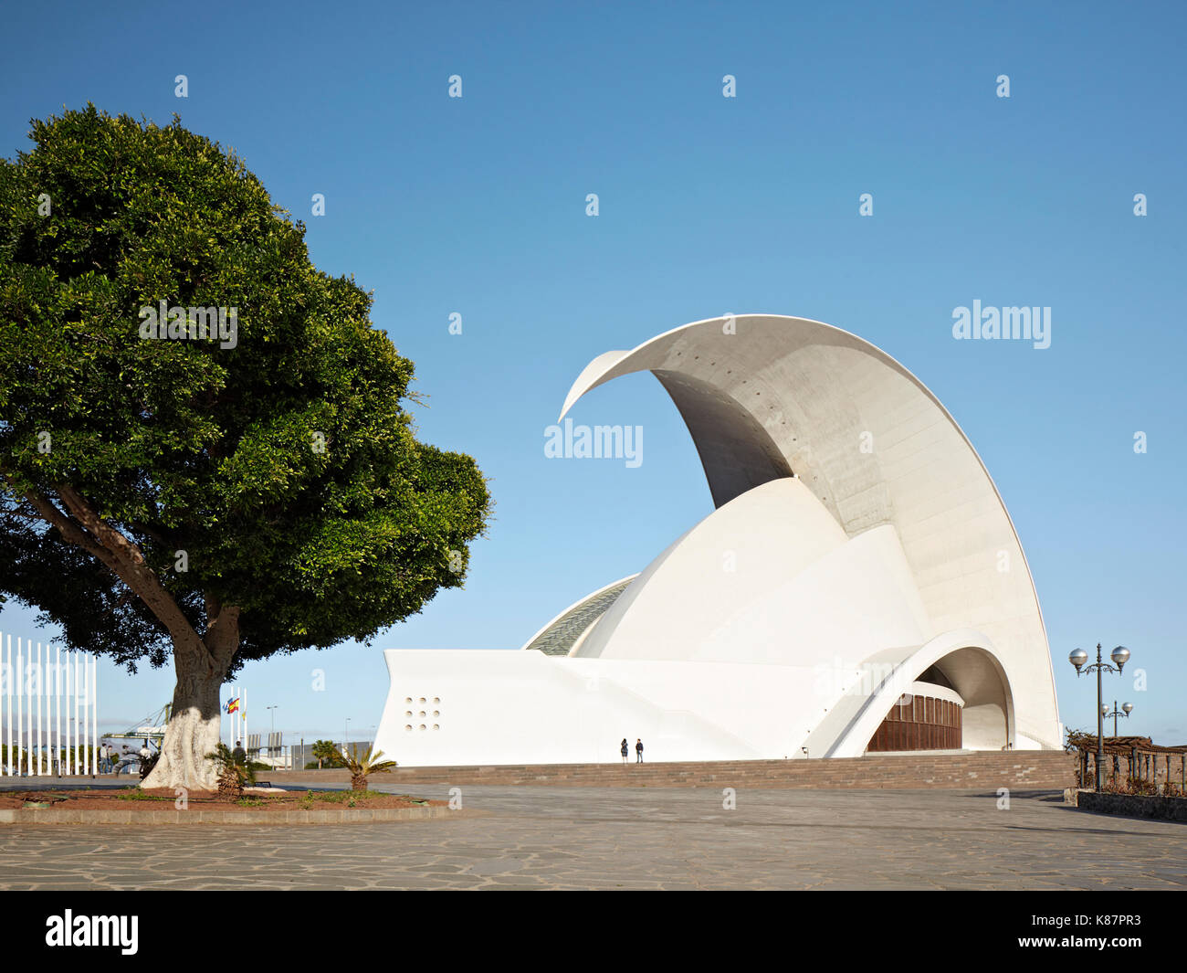 Exterior view of Auditorio de Tenerife at day. The Auditorio de Tenerife 'Adán Martín', Santa Cruz de Tenerife, Spain. Architect: Santiago Calatrava V Stock Photo