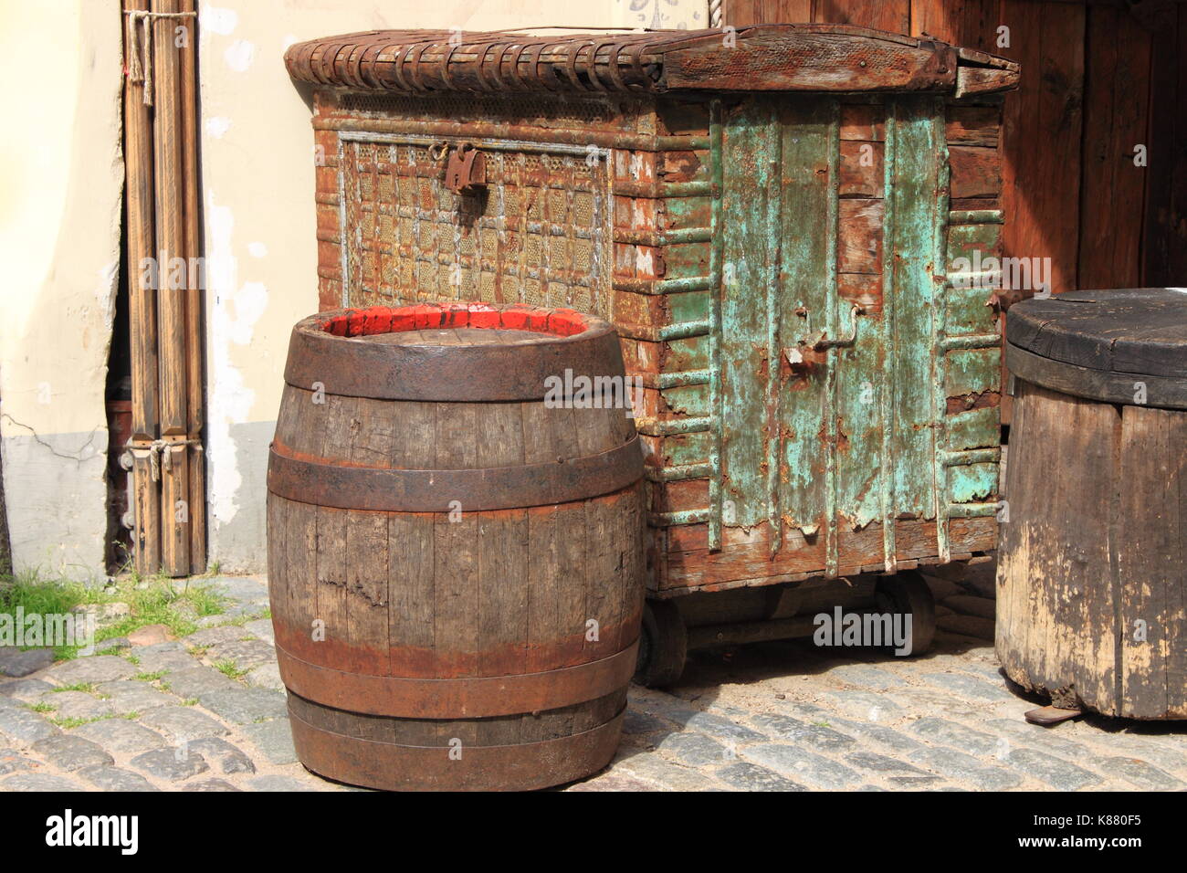 Barrel chest hi-res stock photography and images - Alamy