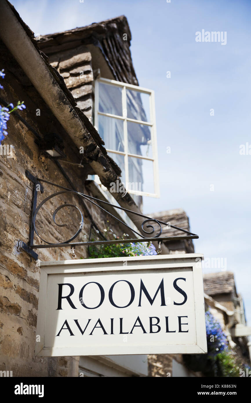 Exterior view of building with sign advertising available rooms Stock