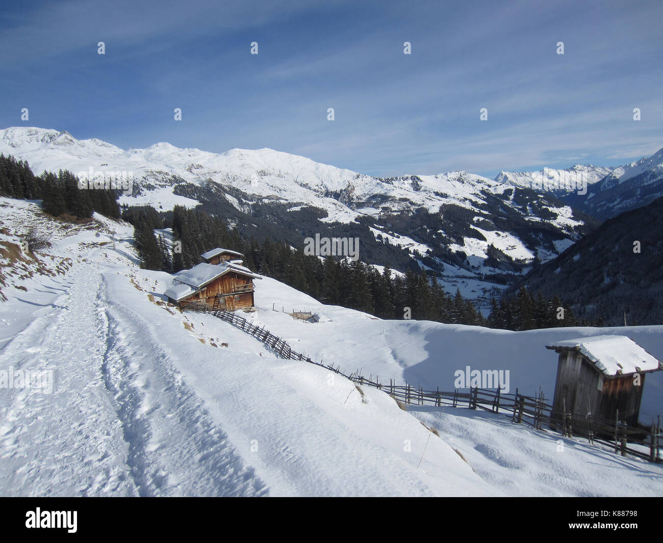 Skipasstarife & Betriebszeiten. der Mayrhofner Bergbahnen. Skipass Mayrhofen - 05.12.2020 bis 18.04.2021. TAGE. Skipasstarife Mayrhofen | Zillertaler Superskipass