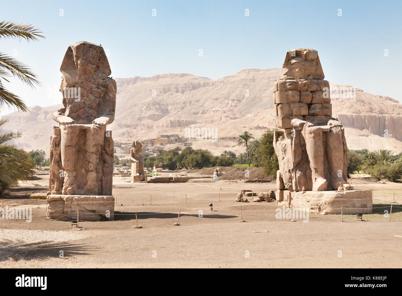 The Colossi Of Memnon Giant Statues At Luxor, Egypt Stock Photo