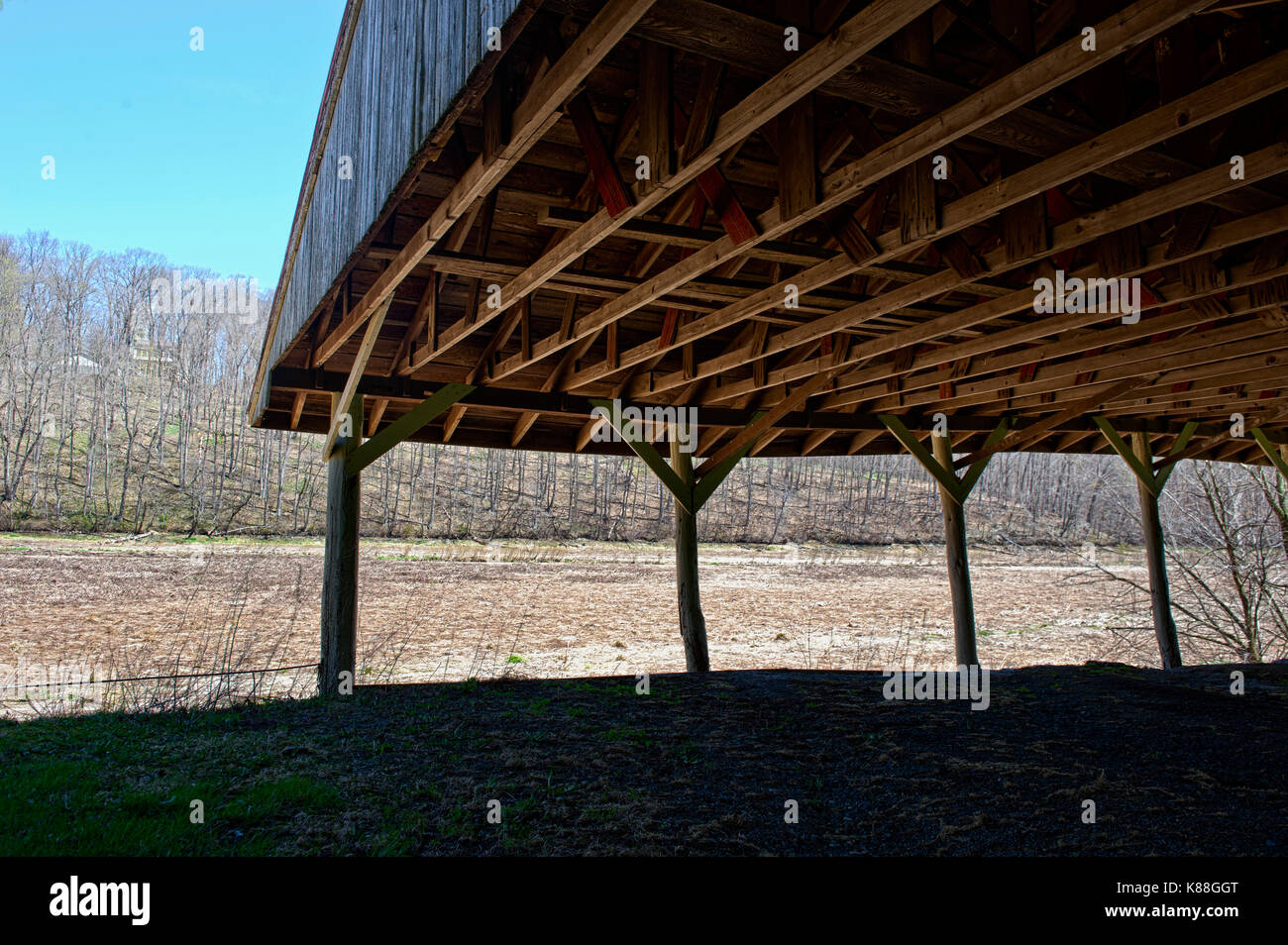 VIEW AROUND RECREATION PAVILLION AT DRY LAKE BED OF SPEEDWELL FORGE LAKE AFTER DRAINING DUE TO DAM DAMAGE, LITITZ PENNSYLVANIA Stock Photo