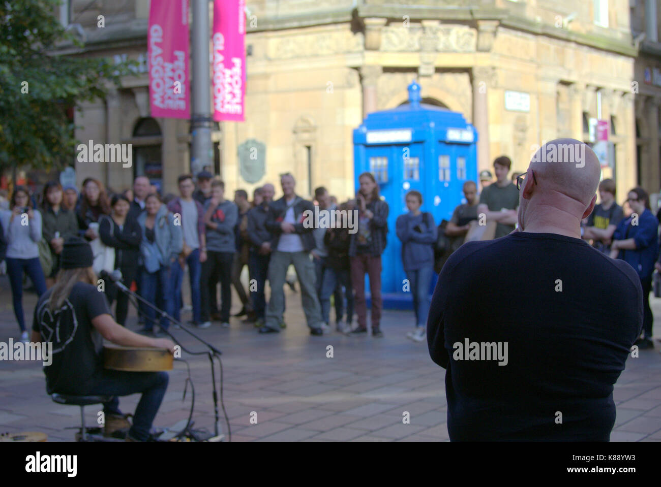 busker musician on Buchanan street style mile Glasgow with large crowd people make Glasgow Stock Photo