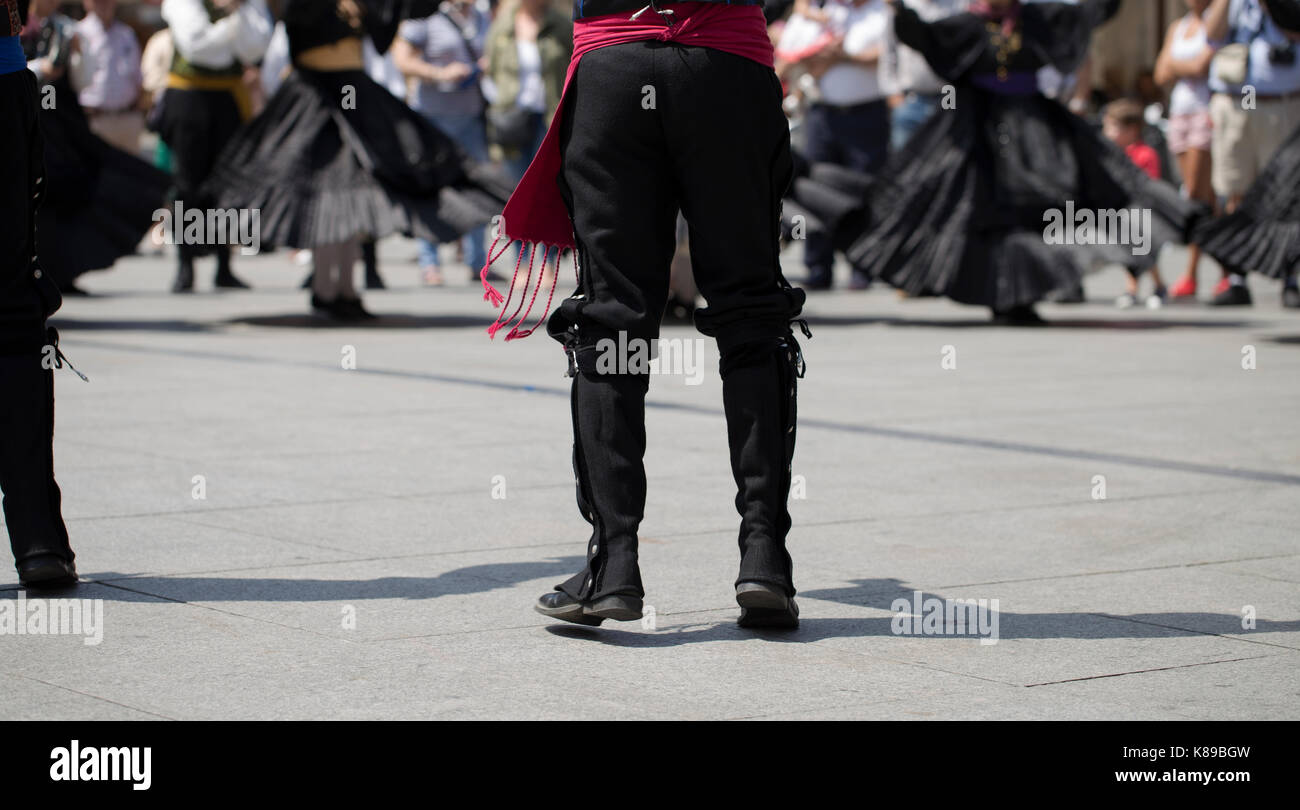 Spanish traditional dance group Stock Photo - Alamy