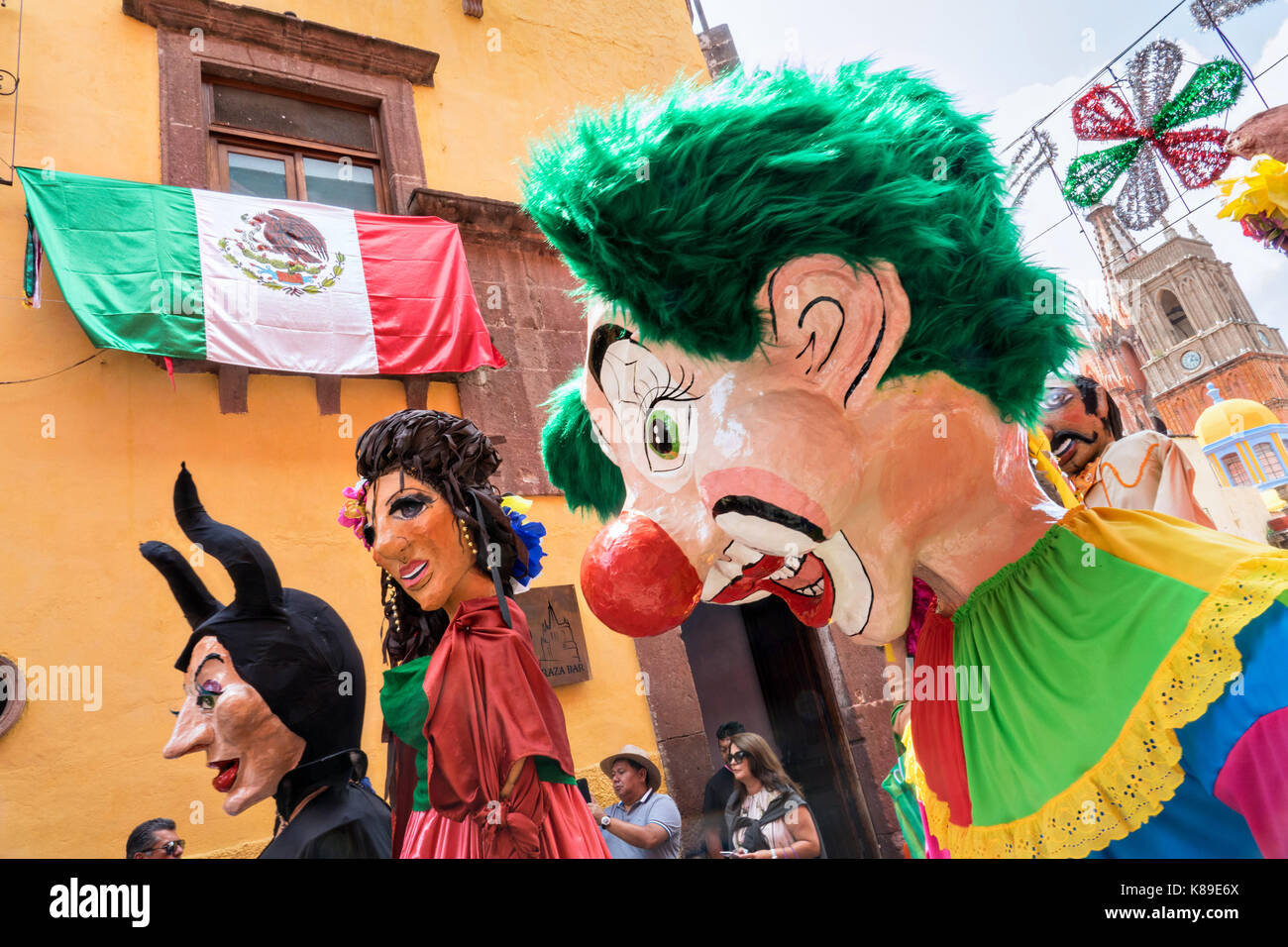 Parade puppets hires stock photography and images Alamy
