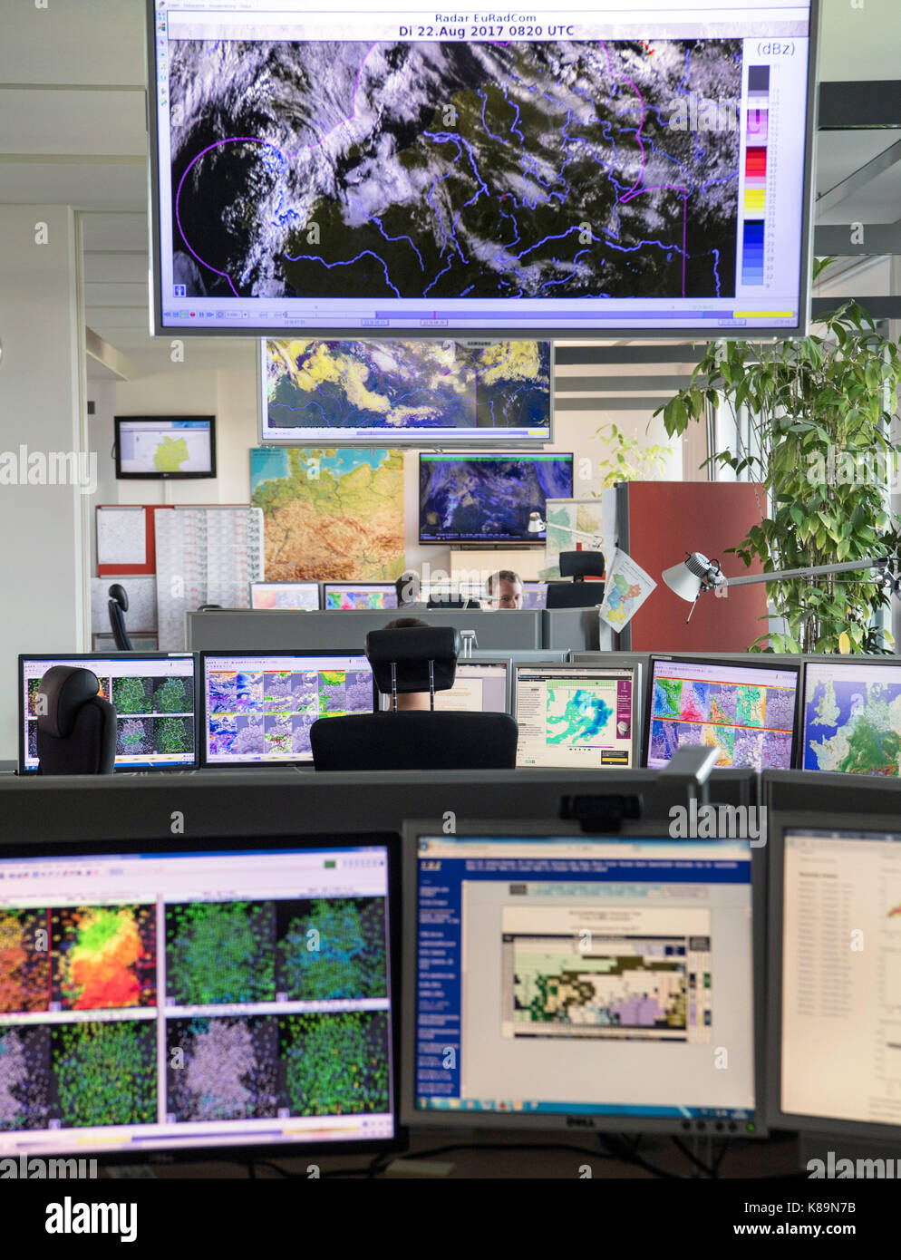 Meteorologists computer hi-res stock photography and images - Alamy