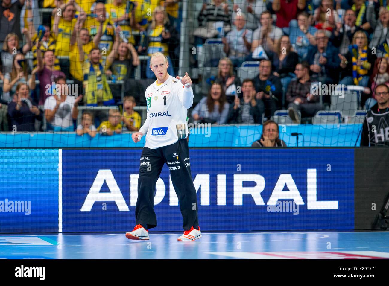 Mikael Appelgren / RNL Handball Champions League: Rhein-Neckar Loewen - FC Barcelona, Mannheim, 17.09.2017 -- Handball, Champions League: Rhein-Neckar Lions vs. Barcelona, Mannheim, September 17, 2017, | Verwendung weltweit Stock Photo - Alamy