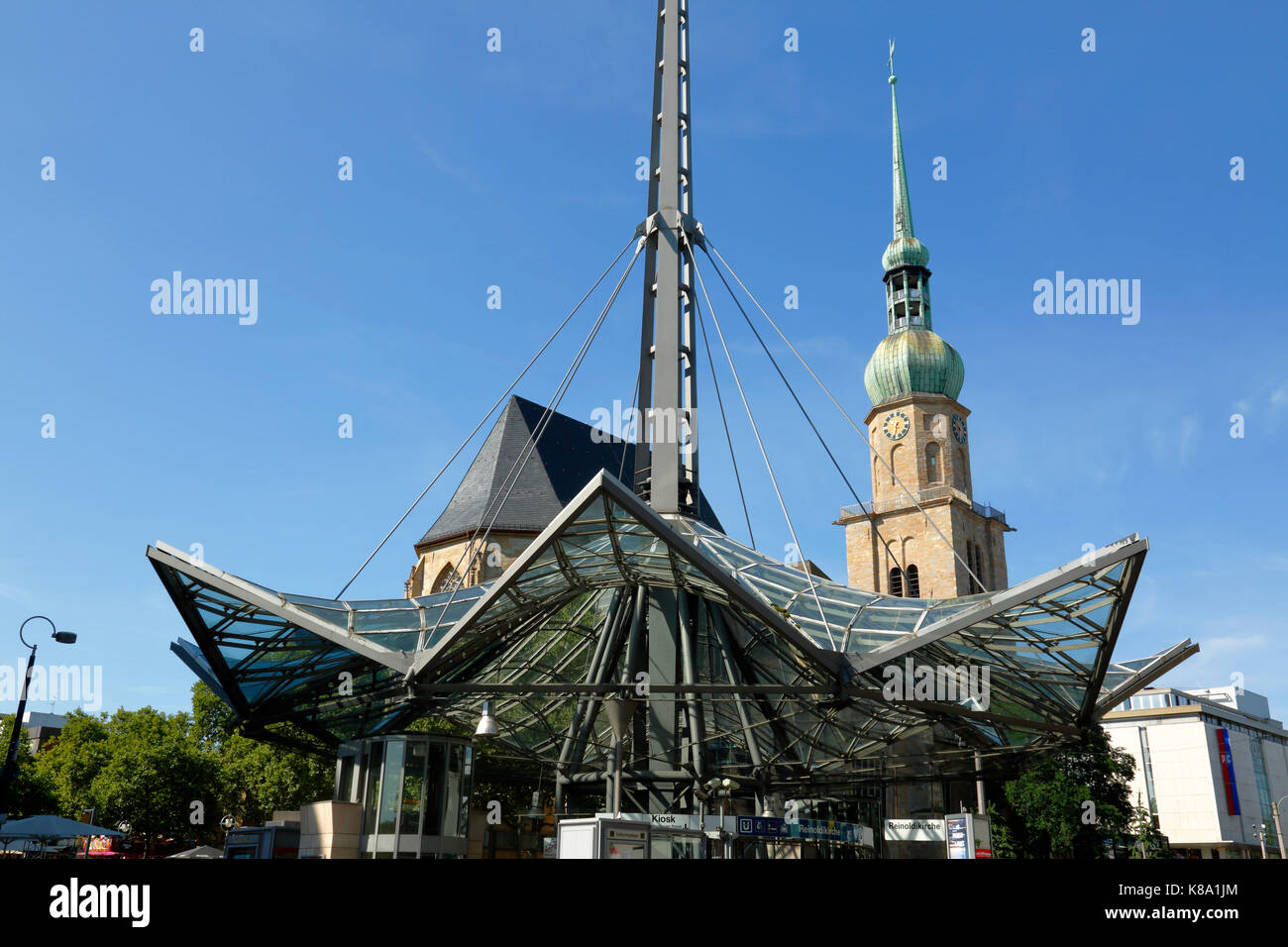 Willy-Brandt-Platz mit Pylon der U-Bahn-Station und Kirche St. Reinoldi in Dortmund, Ruhrgebiet, Nordrhein-Westfalen Stock Photo