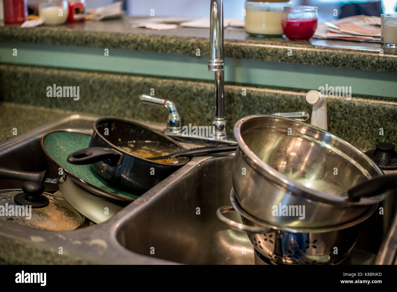 Kitchen sink full dirty dishes hires stock photography and images Alamy