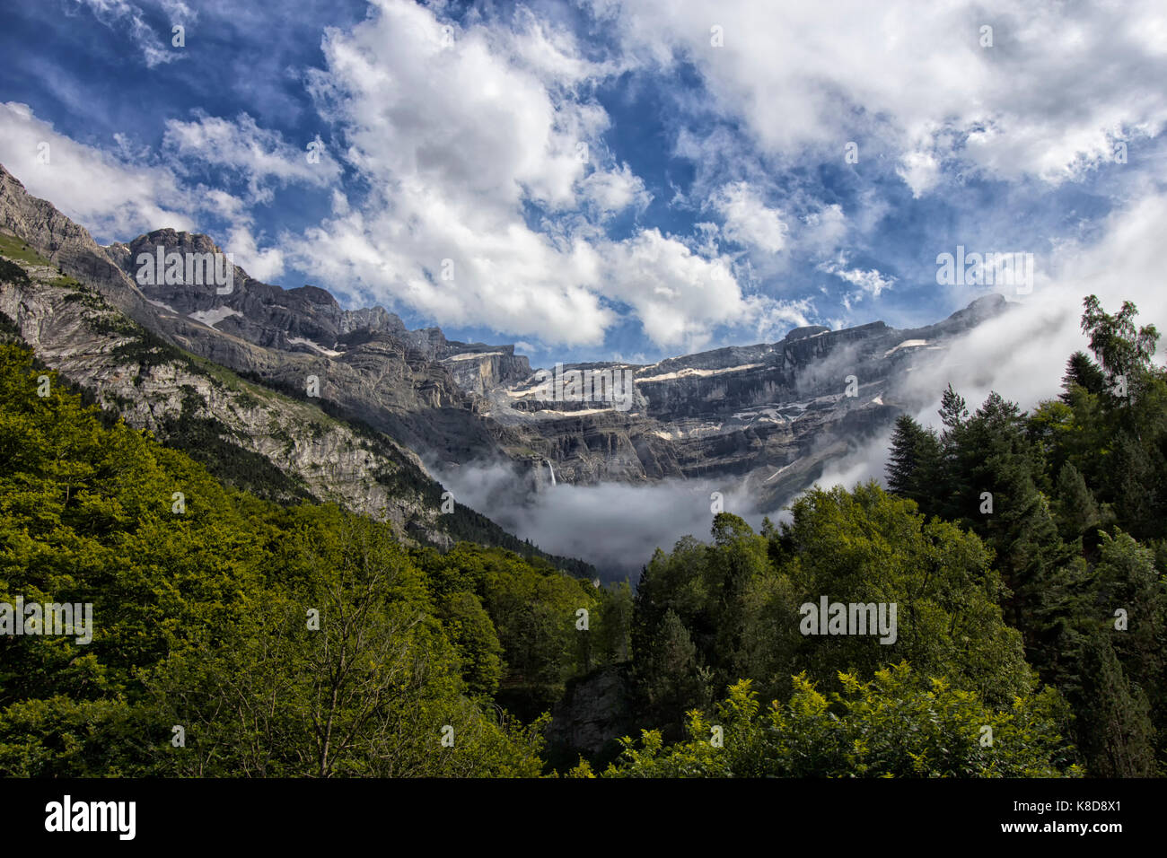 valley of gavarnie Stock Photo - Alamy