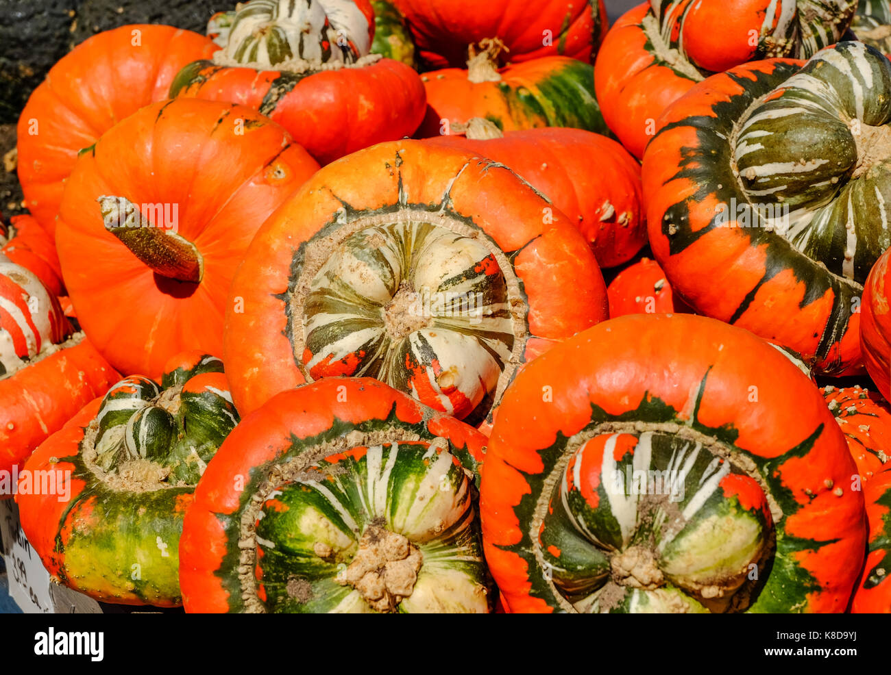 Pile of pumpkin at a fresh market Stock Photo - Alamy