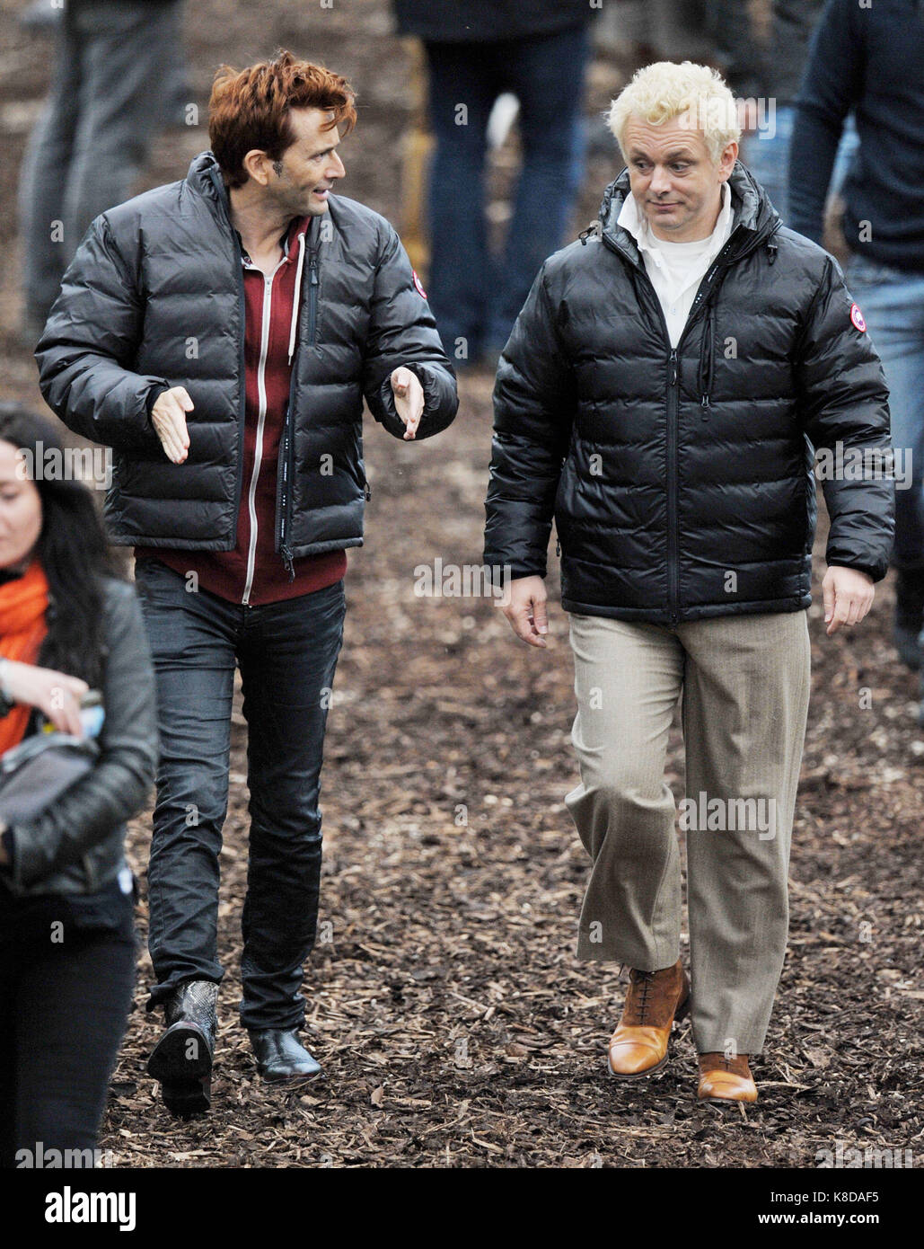 Michael Sheen (right) with co-star David Tennant (left) during rehearsals  for Good Omens, based on the book by Terry Pratchett, in St James's Park,  central London Stock Photo - Alamy