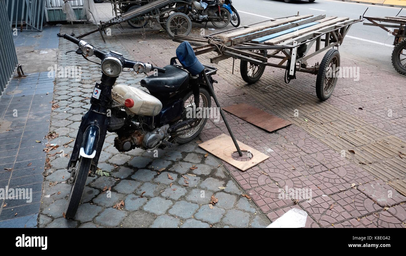 Trailer Mechanism Pulled by Motorbike in Phnom Penh Cambodia A Developing  Country below International Standards Stock Photo - Alamy