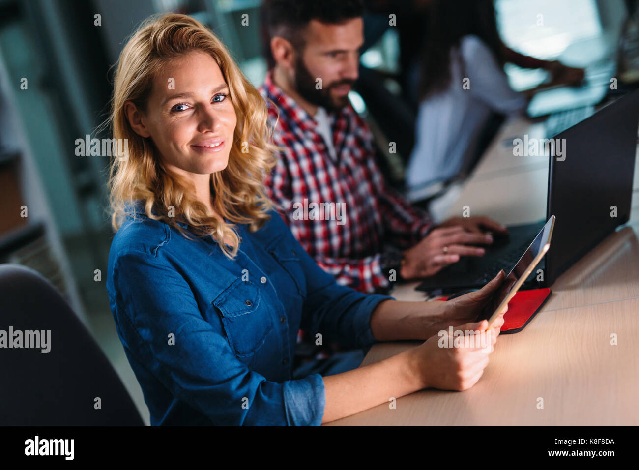 Software developer female hi-res stock photography and images - Alamy