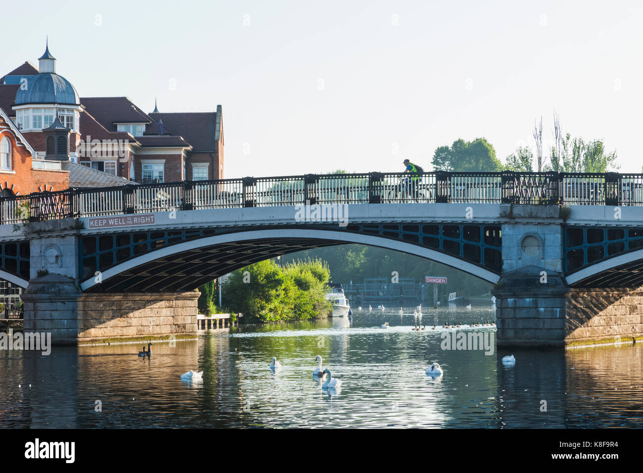 Windsor bridge over river thames hi-res stock photography and images ...