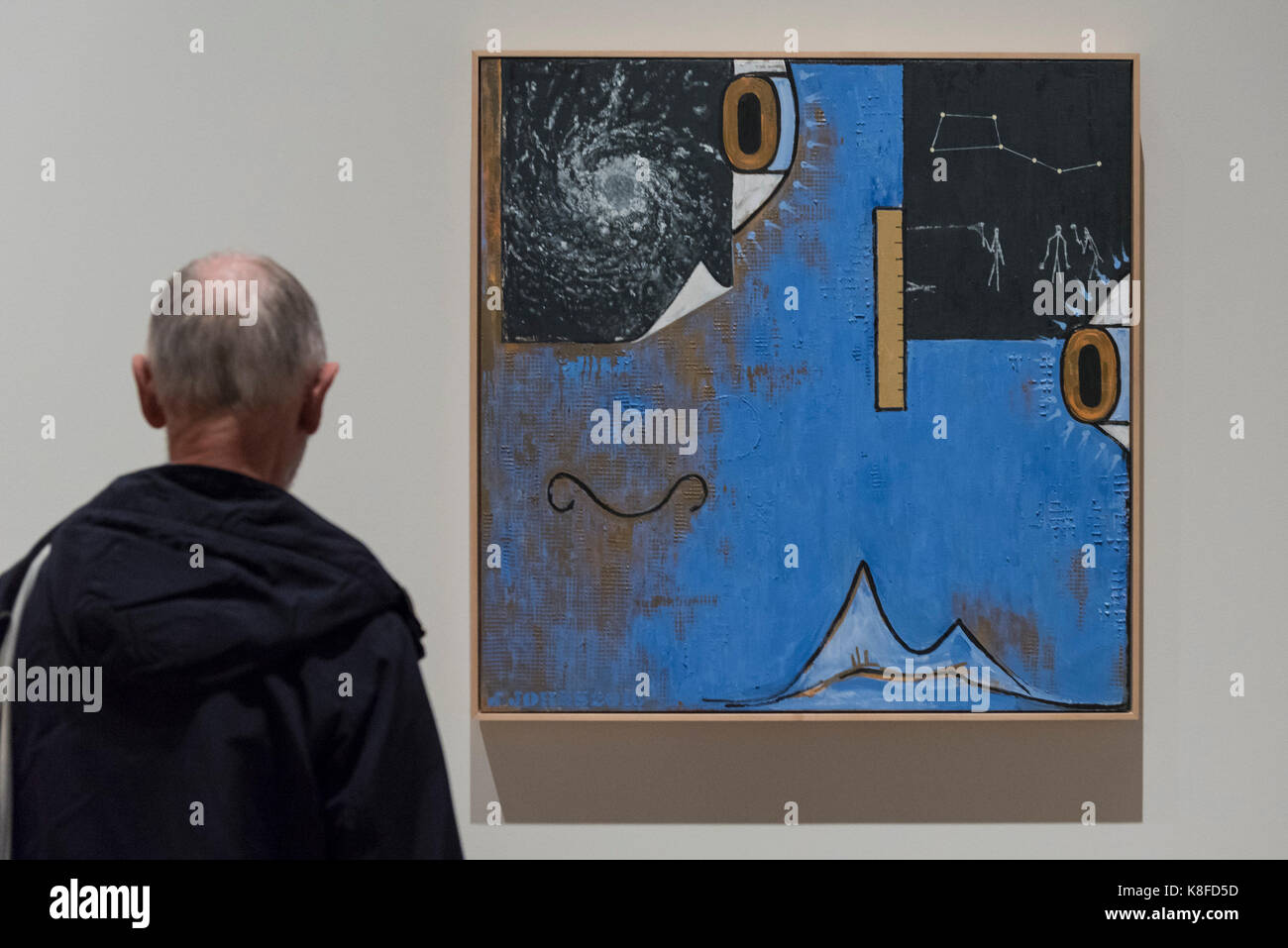 London, UK.  19 September 2017.  A visitor views 'Untitled', 2016, by Jasper Johns.  Preview of a landmark exhibition by Jasper Johns RA called 'Something Resembling Truth' at the Royal Academy of Arts in Piccadilly.  Sculptures, drawing, prints plus new works are on display 25 September to 10 December 2017.  Credit: Stephen Chung / Alamy Live News Stock Photo
